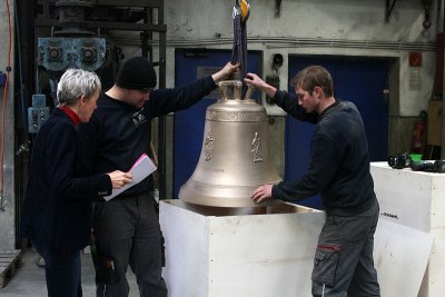 Pakowanie gotowego dzwonu, fot. Paweł Wroński