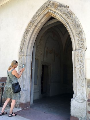 Gotycki portal z roślinnym ornamentem, zabytek późnogotycki, fot. Paweł Wroński